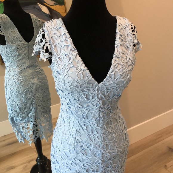 Light blue lace medium v neck dress - Picture 3 of 5